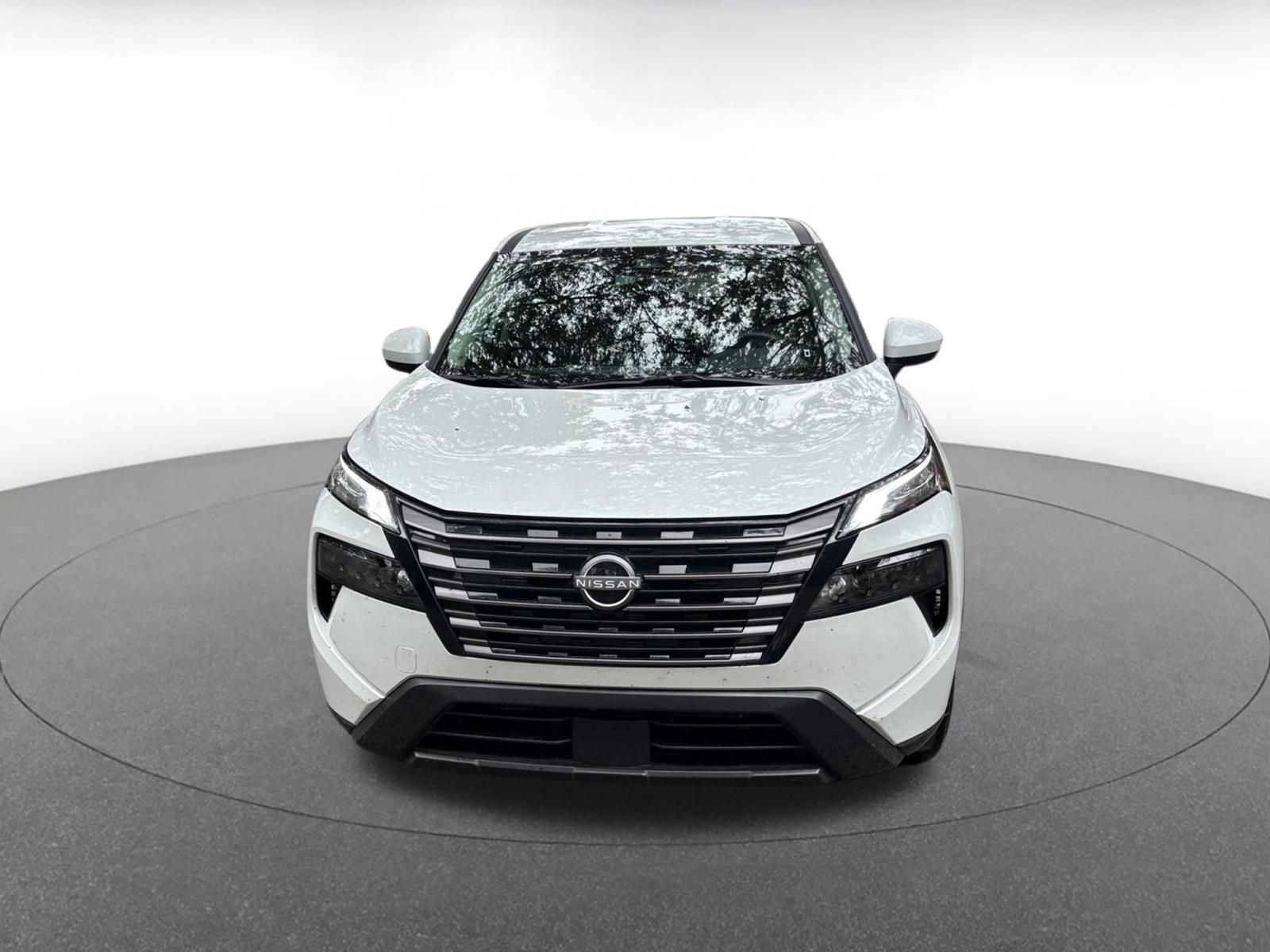 Used 2026 Nissan Rogue SV AWD/4WD image 2