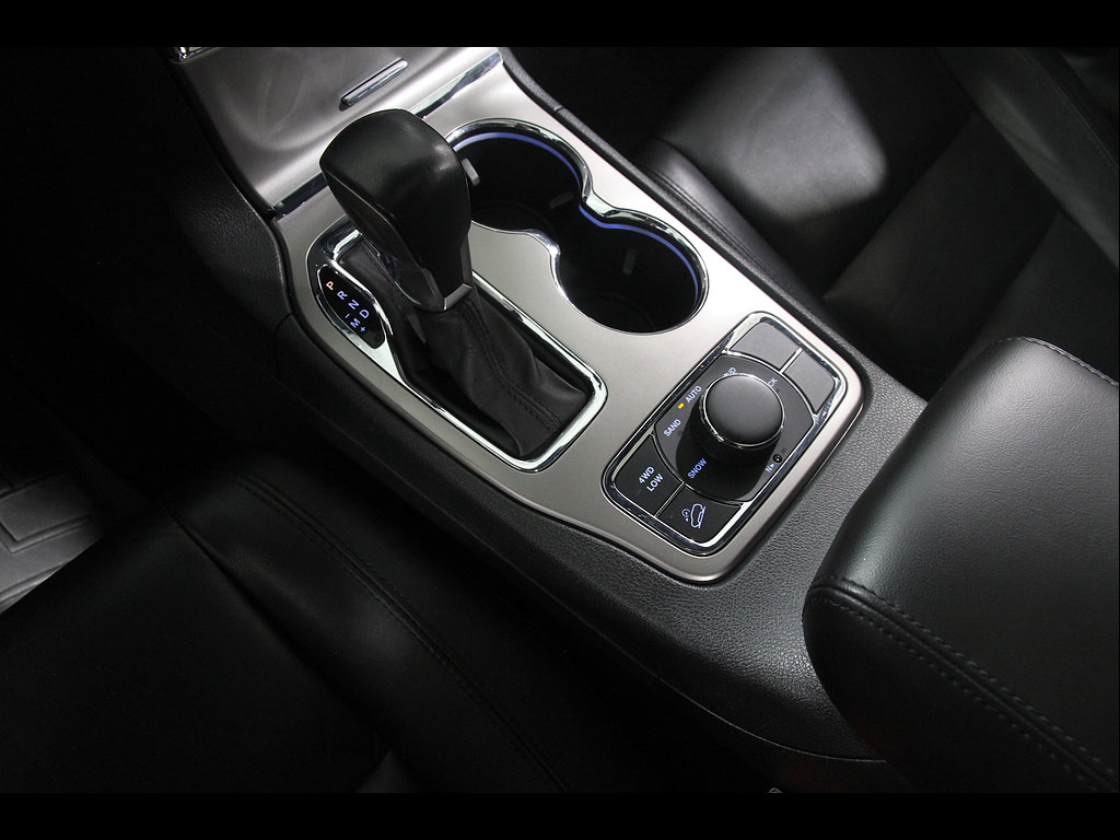 Used 2021 Jeep Grand Cherokee Limited AWD/4WD image 16