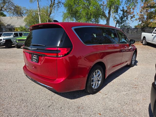 New 2026 Chrysler Pacifica Select FWD image 12