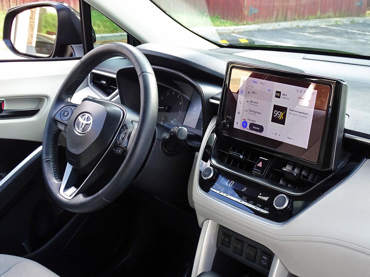 Used 2024 Toyota Corolla Cross LE w/ Moonroof Package FWD image 37