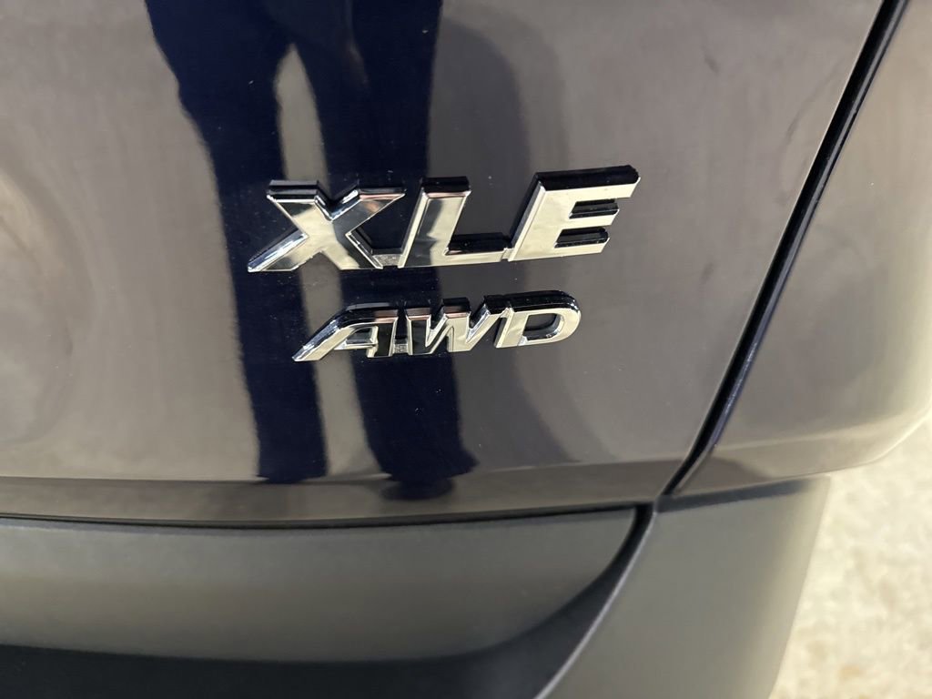 Used 2020 Toyota RAV4 XLE w/ Convenience Package image 22
