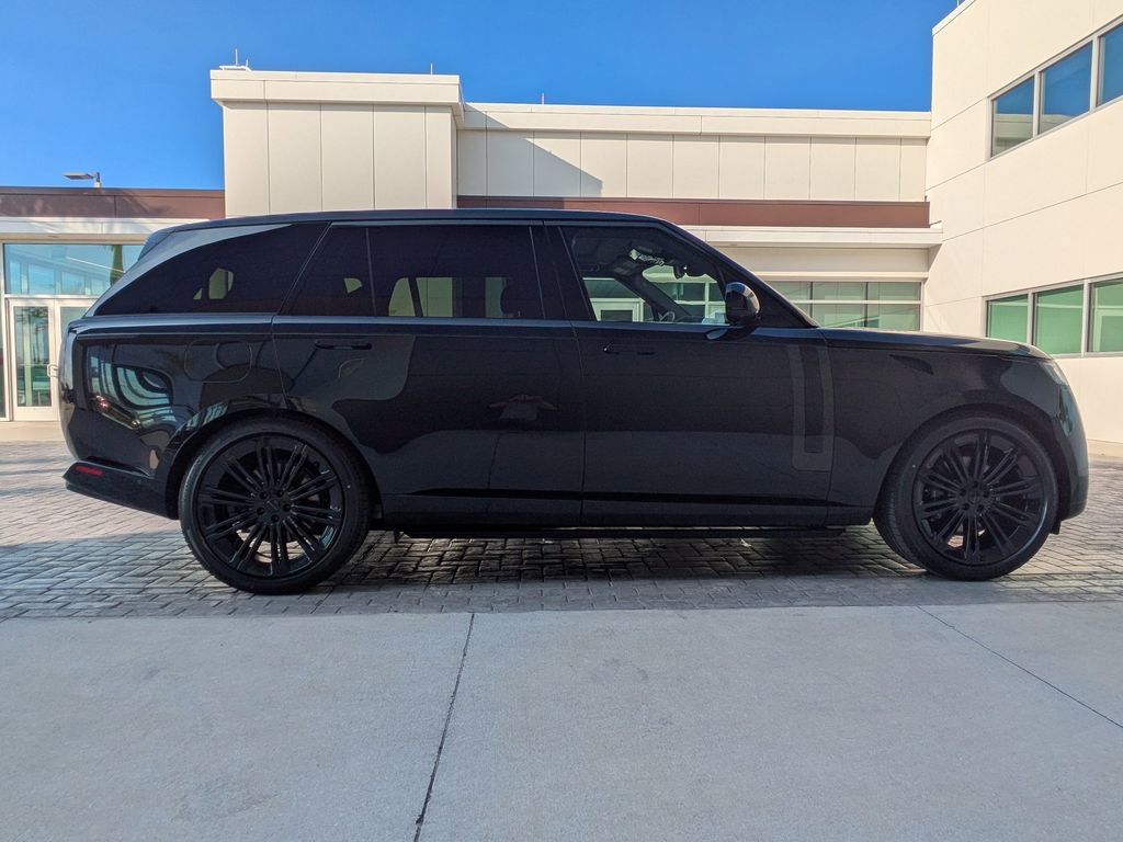 New 2026 Land Rover Range Rover Long Wheelbase SE image 3