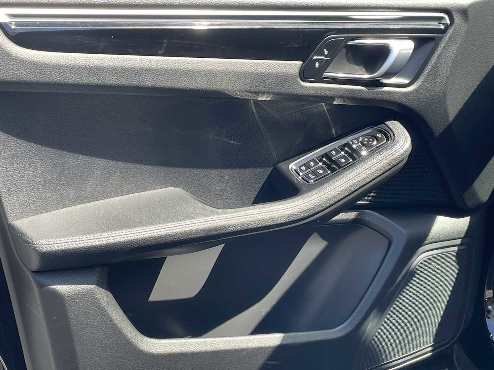 Used 2018 Porsche Macan image 12