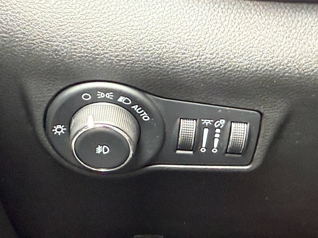 Used 2023 Jeep Compass High Altitude AWD/4WD image 21