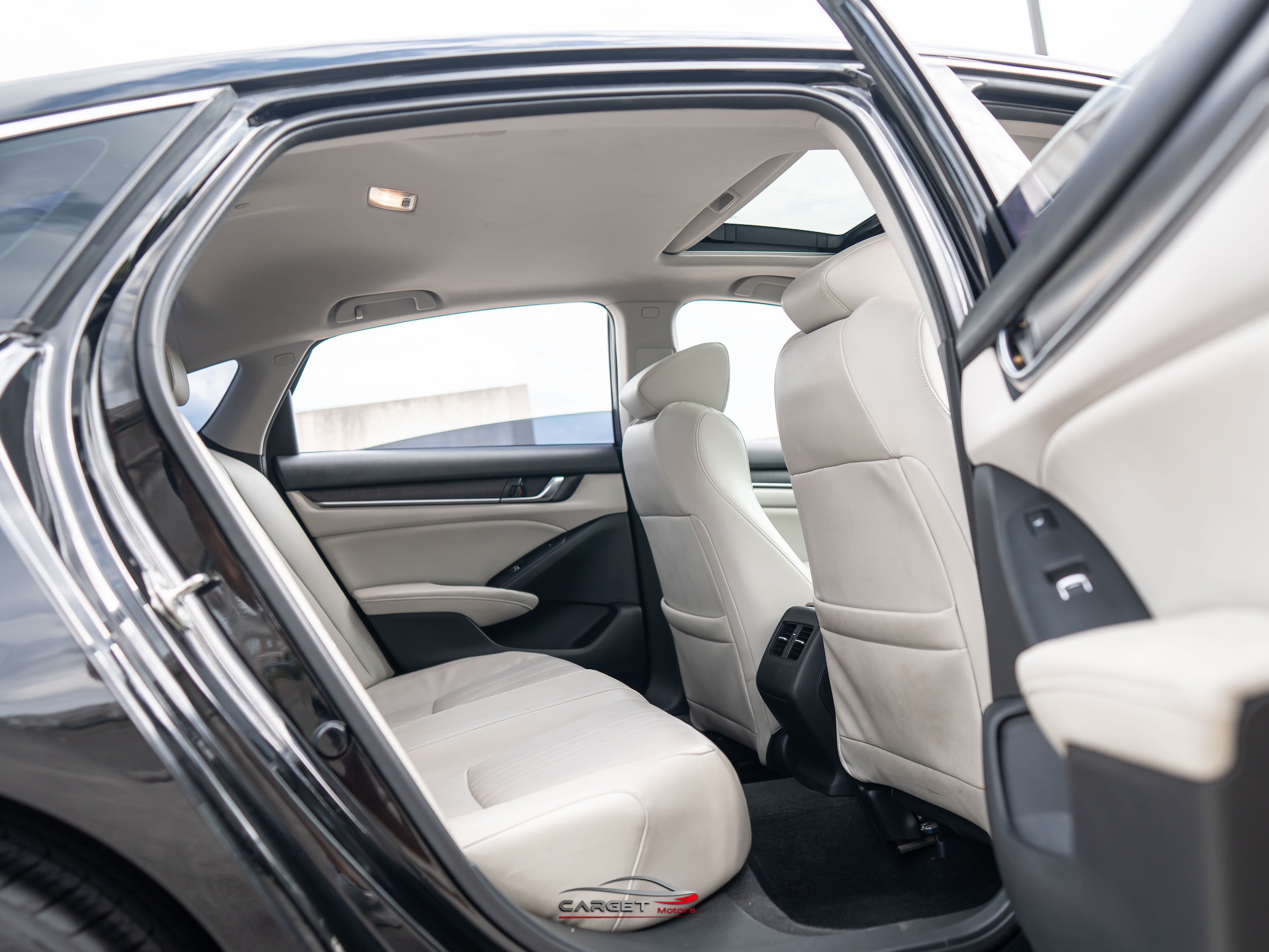 Used 2018 Honda Accord Touring image 18
