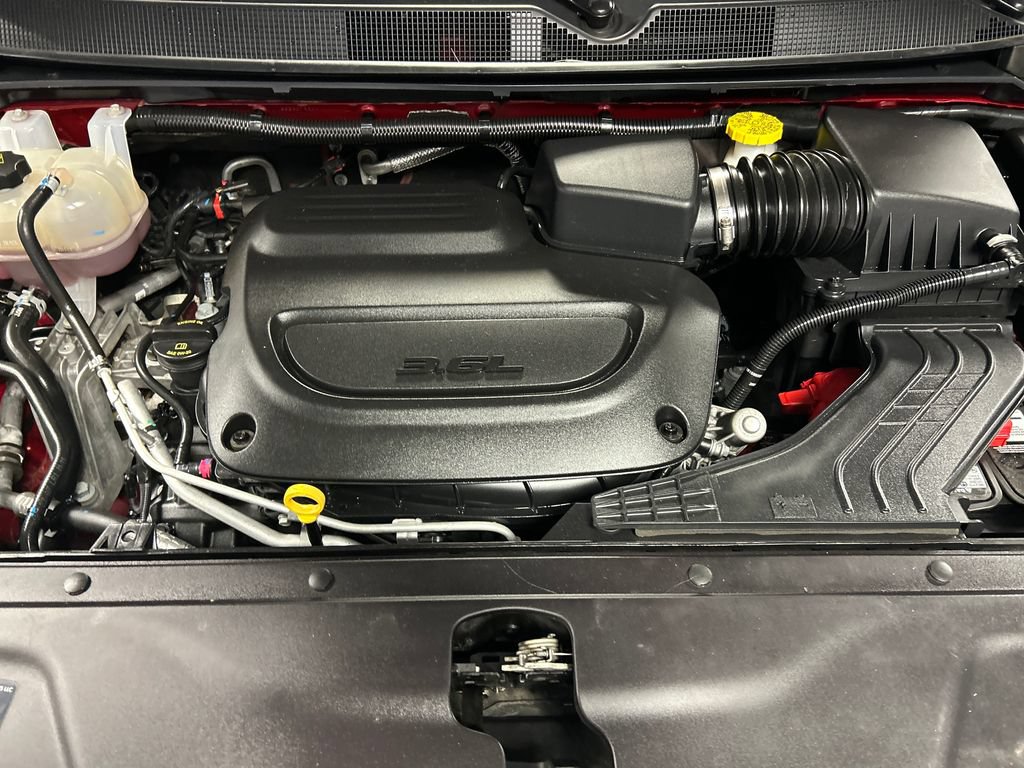 Used 2025 Chrysler Pacifica Limited FWD image 28