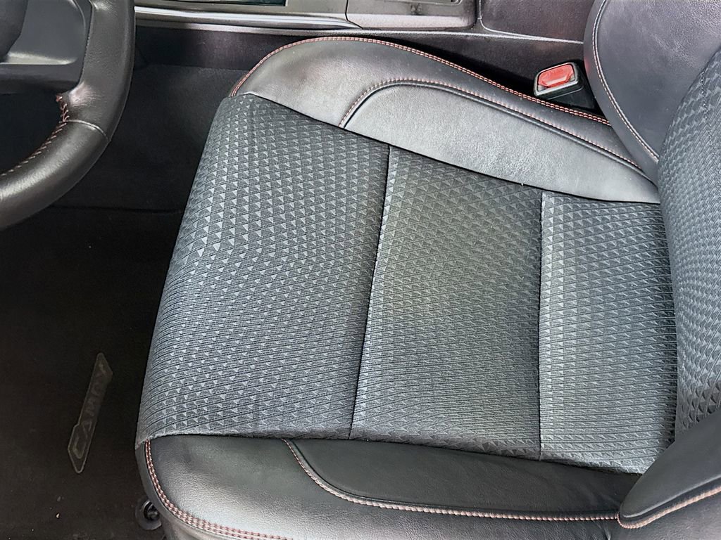 Used 2015 Toyota Camry SE FWD image 18