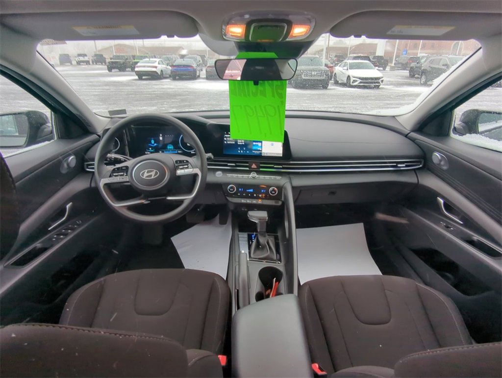 Used 2024 Hyundai Elantra SEL image 11