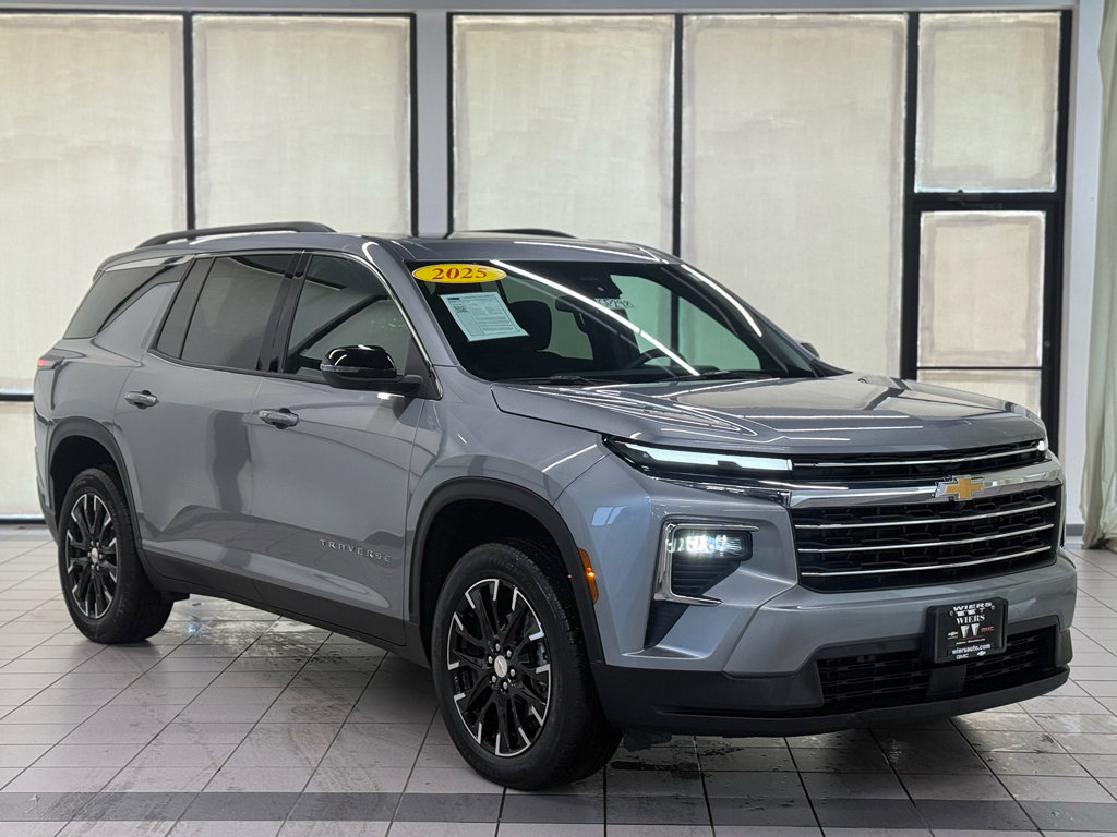Certified 2025 Chevrolet Traverse LT w/ Sun and Wheel Package