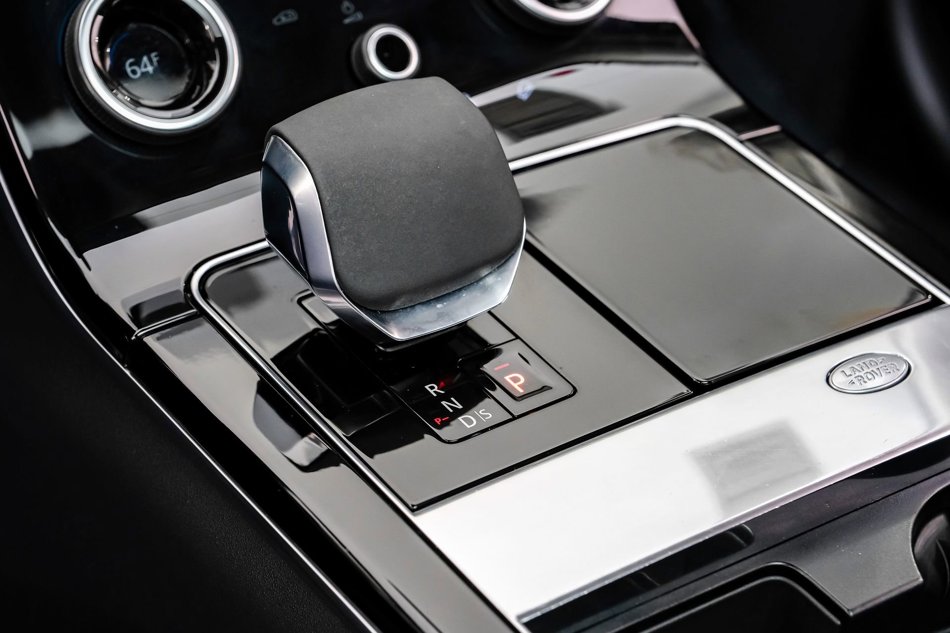 Used 2023 Land Rover Range Rover Velar R-Dynamic S image 29