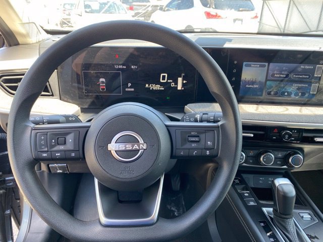Used 2025 Nissan Kicks SV AWD/4WD image 27