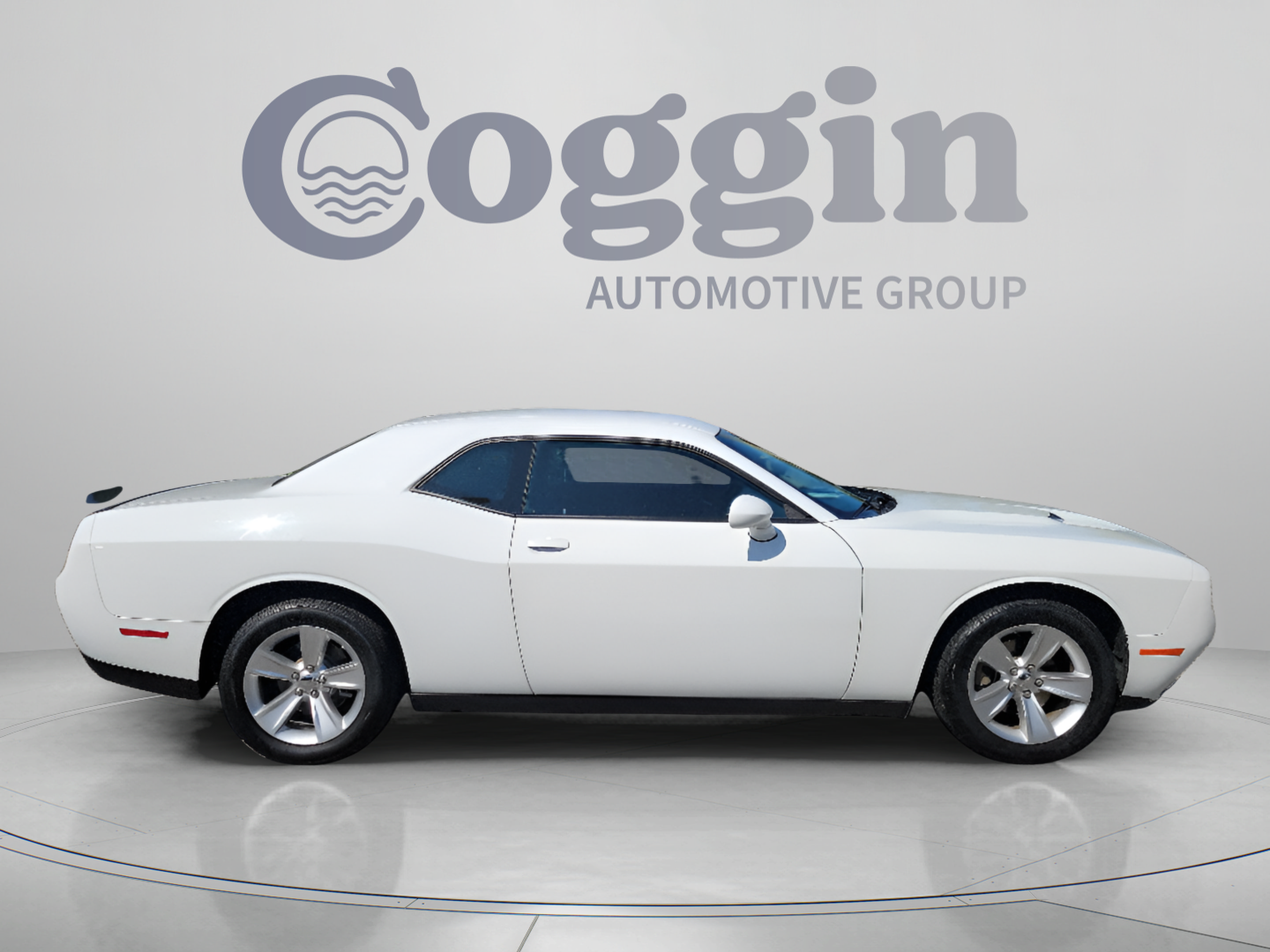 Used 2023 Dodge Challenger SXT RWD image 4