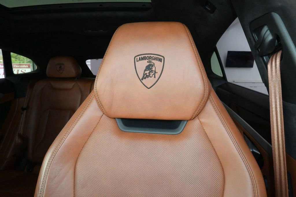 Used 2019 Lamborghini Urus AWD/4WD image 35