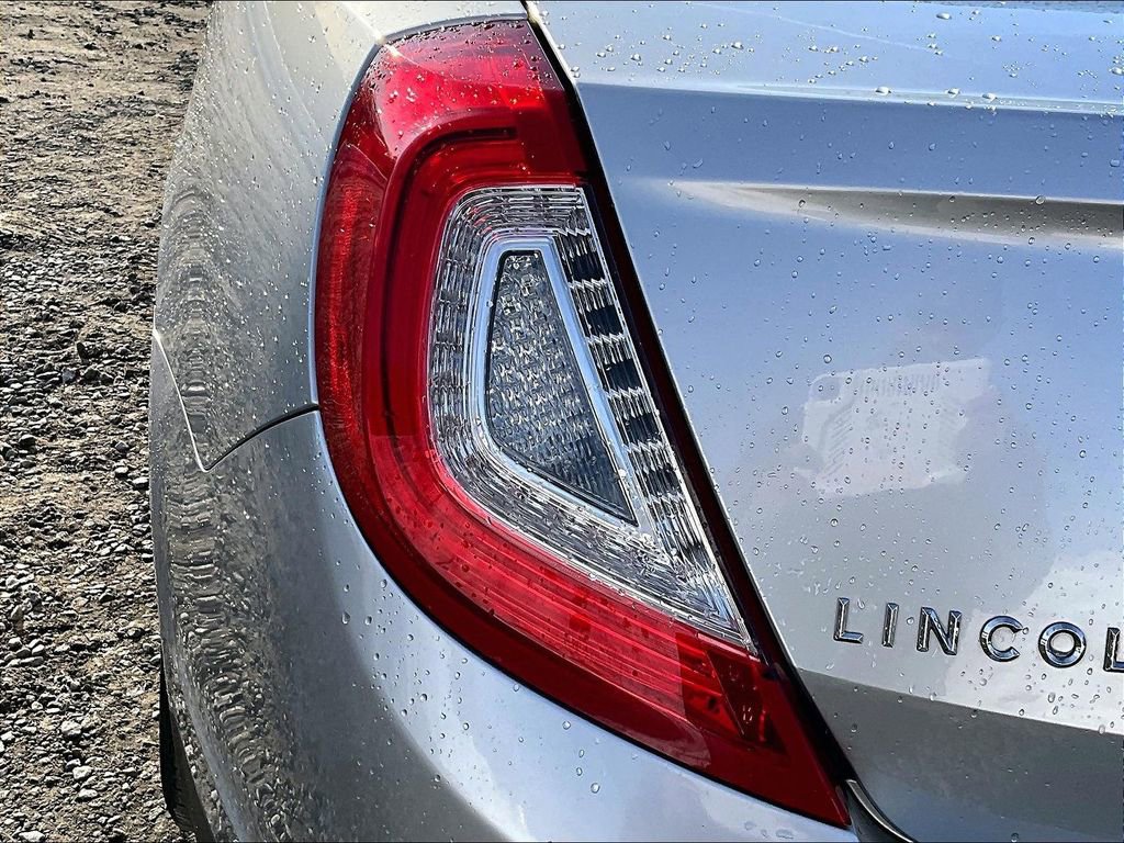 Used 2013 Lincoln MKS AWD image 27