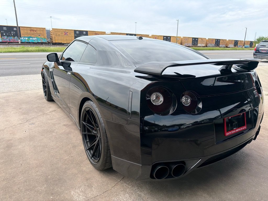 Used 2010 Nissan GT-R Premium AWD/4WD image 30