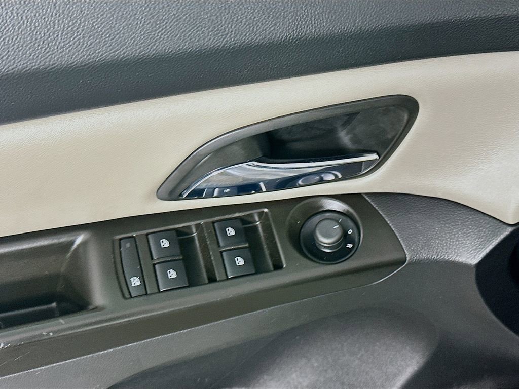 Used 2014 Chevrolet Cruze LS image 22