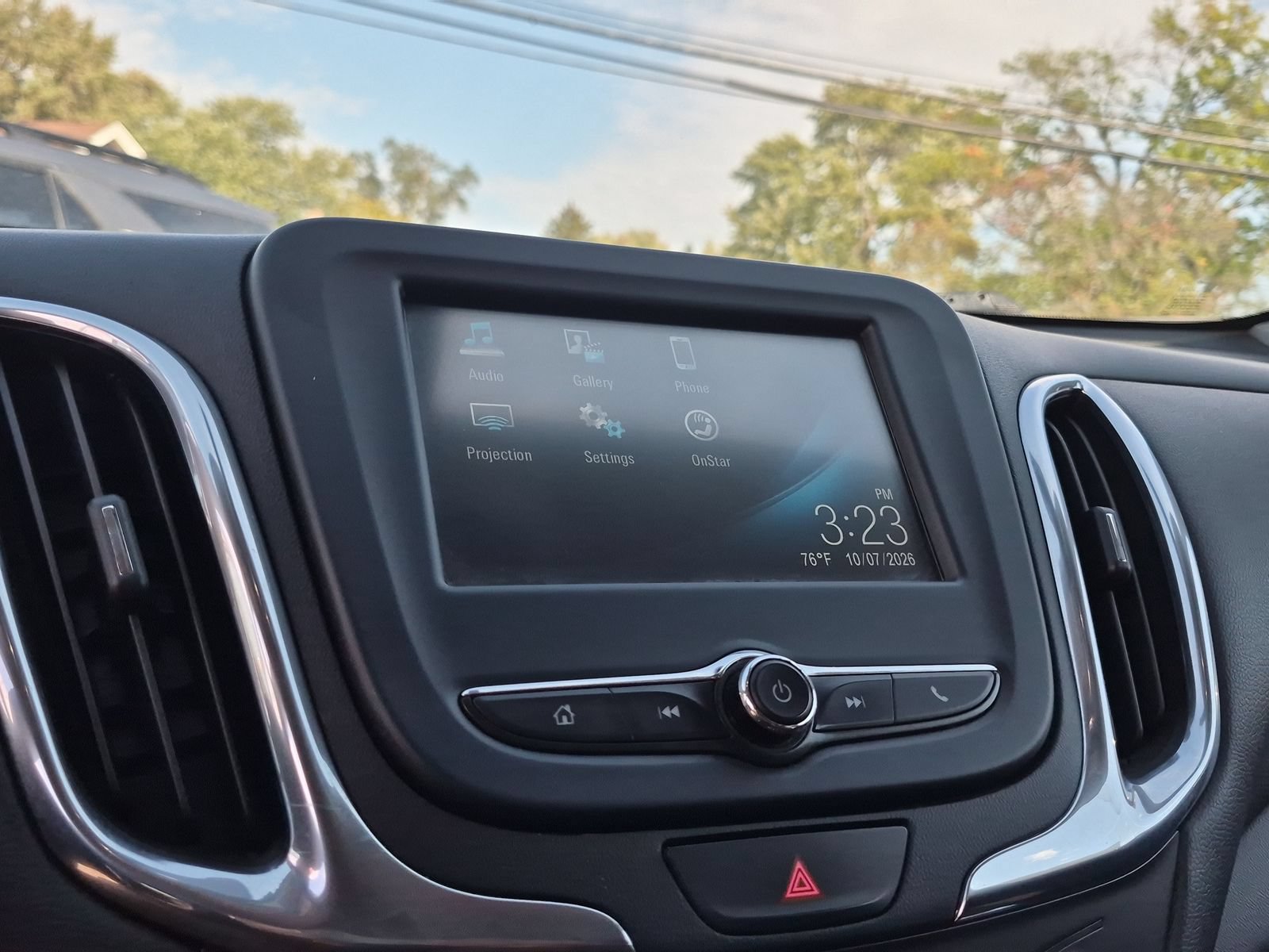 Used 2018 Chevrolet Equinox LT FWD image 28