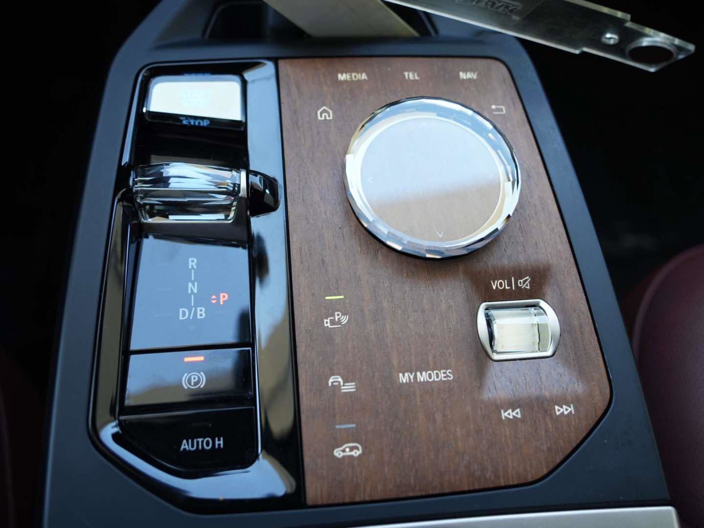 Used 2022 BMW iX xDrive50 image 7