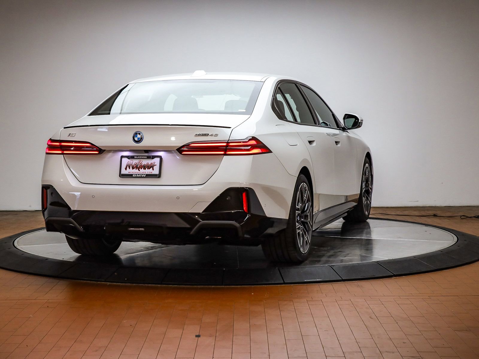 New 2026 BMW i5 eDrive40 w/ M Sport Package RWD image 5