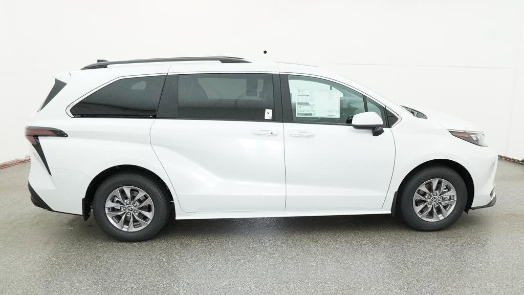 New 2026 Toyota Sienna XLE FWD image 11