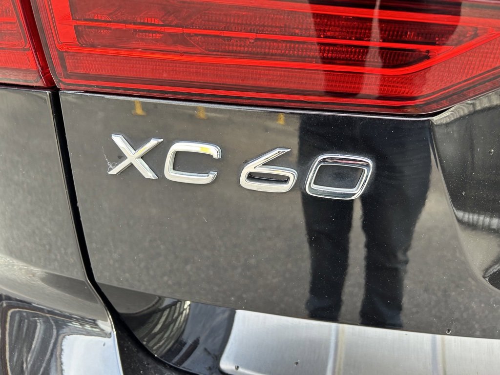 Certified 2024 Volvo XC60 T8 Ultimate w/ Protection Package Premier image 15