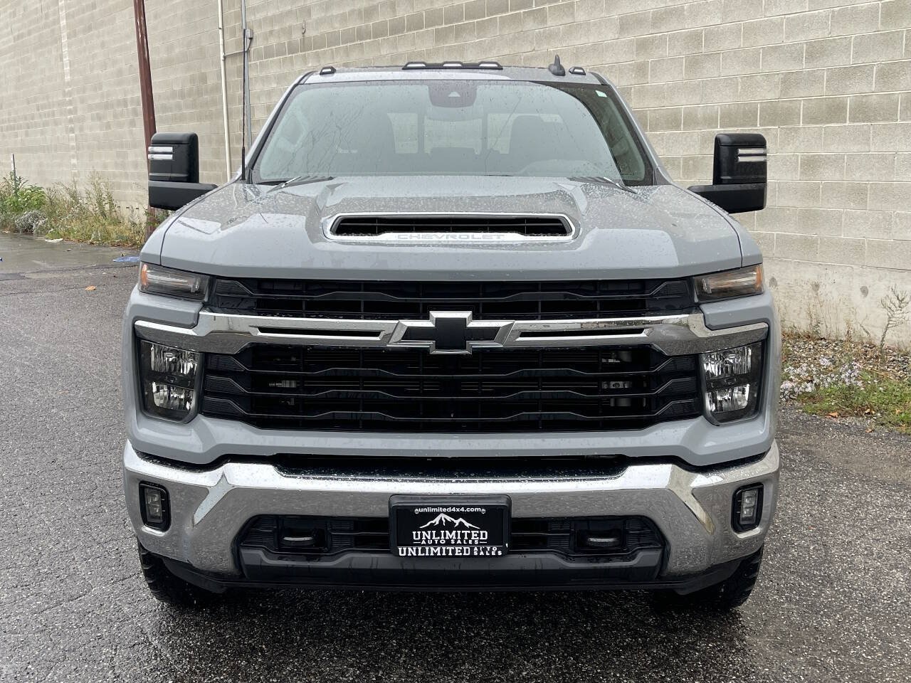 Used 2024 Chevrolet Silverado 3500 LT w/ Convenience Package AWD/4WD image 2