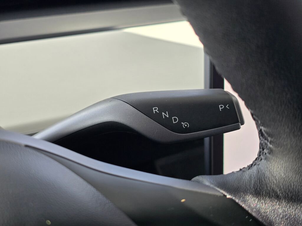 Used 2025 Tesla Model Y Long Range image 29