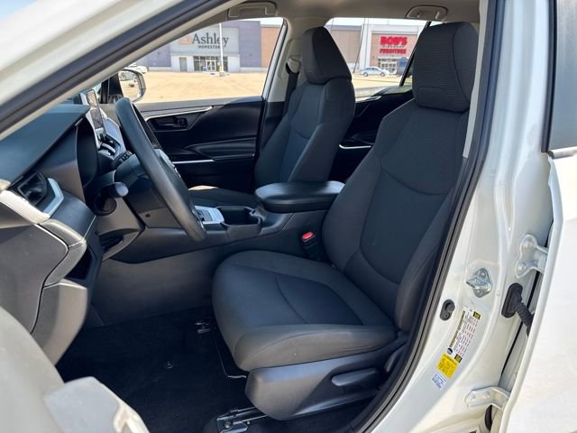 Used 2024 Toyota RAV4 LE image 8