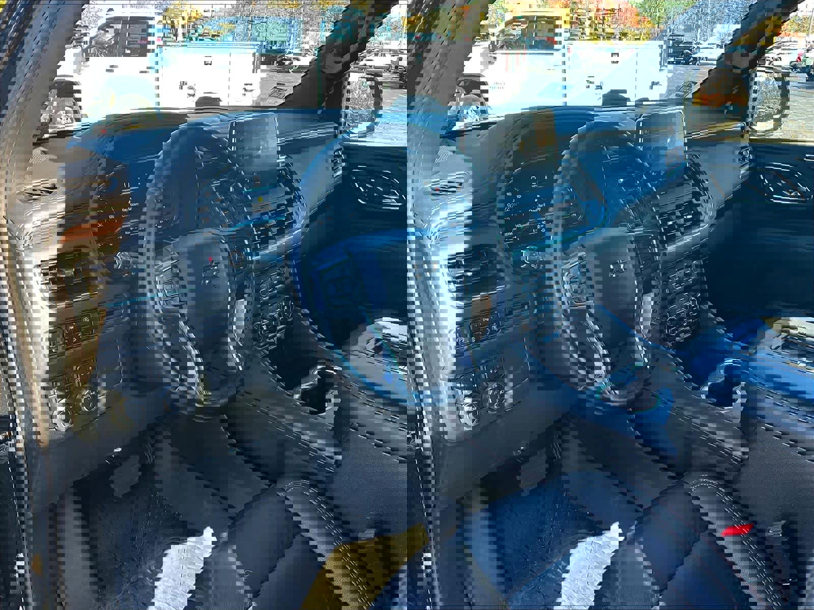 Used 2024 Chevrolet Tahoe Z71 w/ Luxury Package image 8