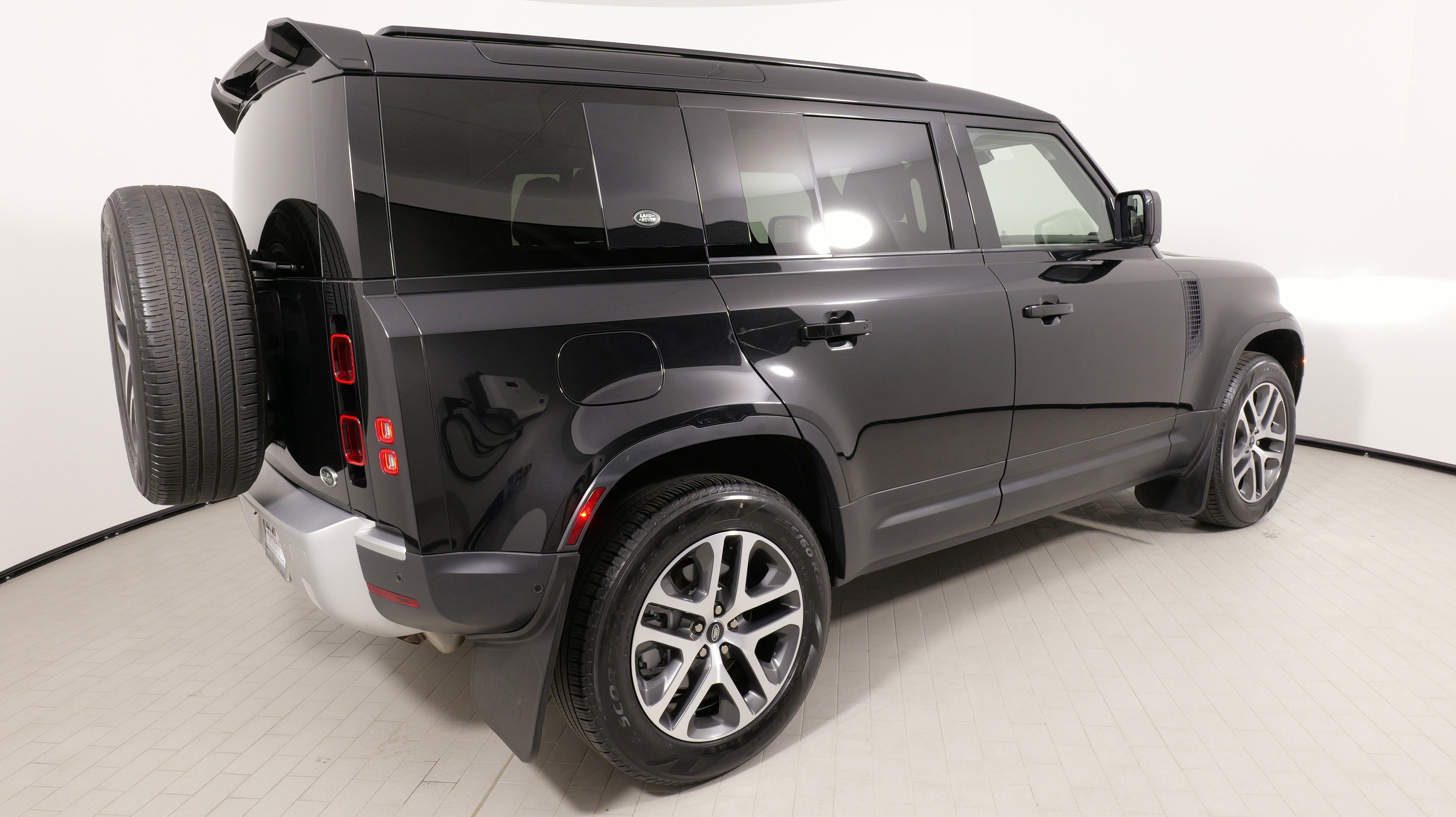 Used 2022 Land Rover Defender 110 SE image 12