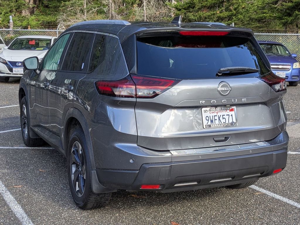 Used 2025 Nissan Rogue SV w/ SV Premium Package image 7