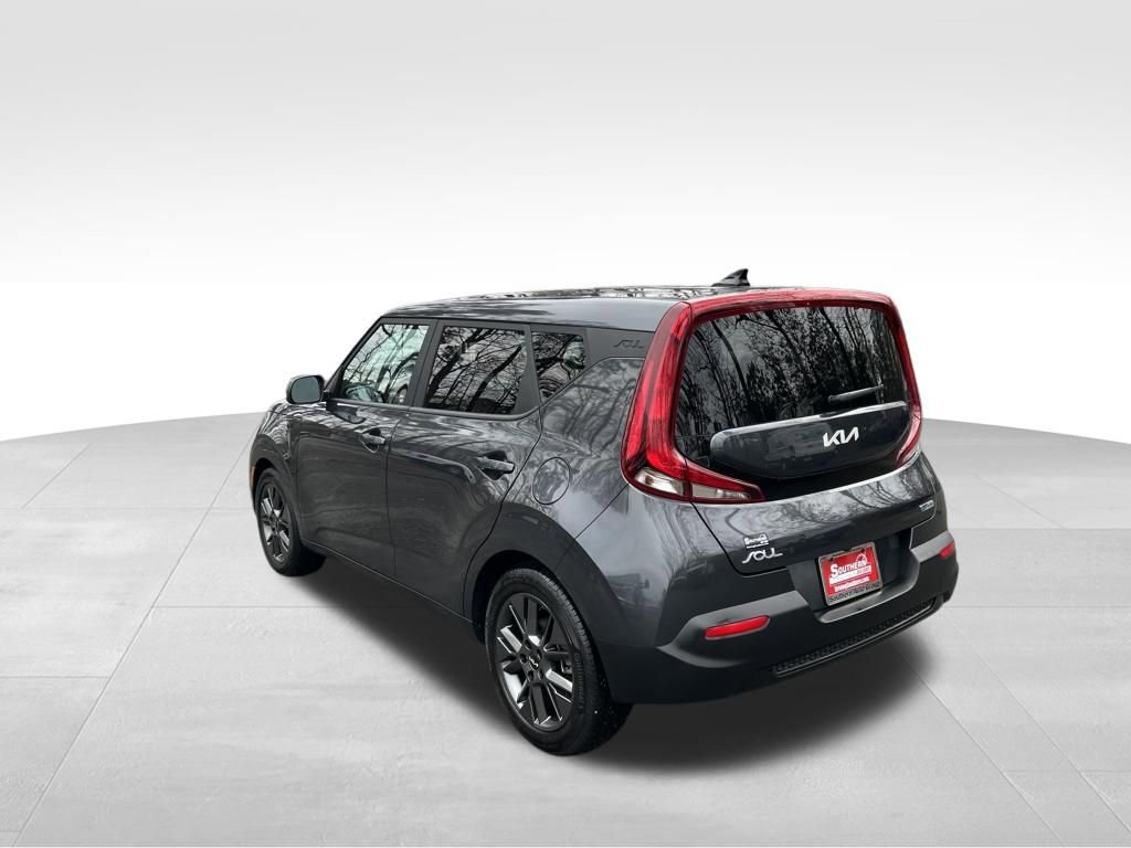 Used 2022 Kia Soul EX image 3