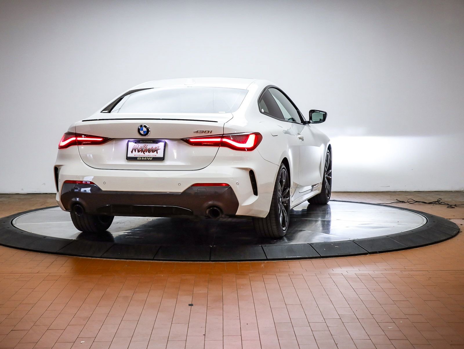 Used 2024 BMW 430i Coupe w/ M Sport Package RWD image 5
