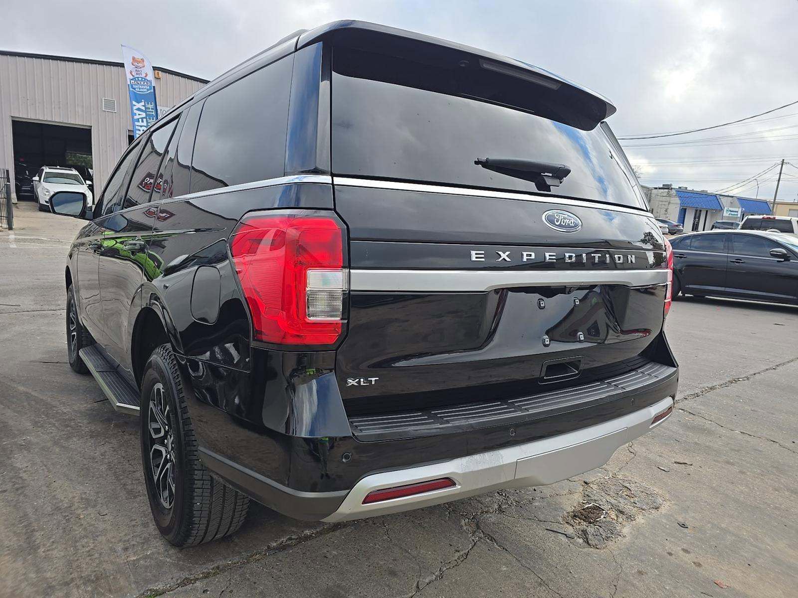 Used 2024 Ford Expedition XLT image 3