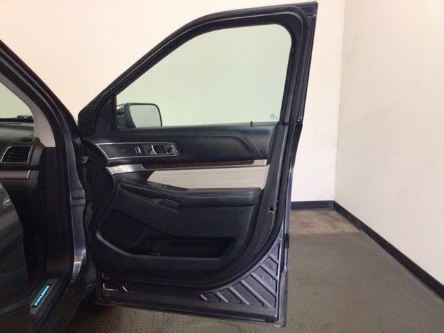 Used 2016 Ford Explorer Platinum image 11