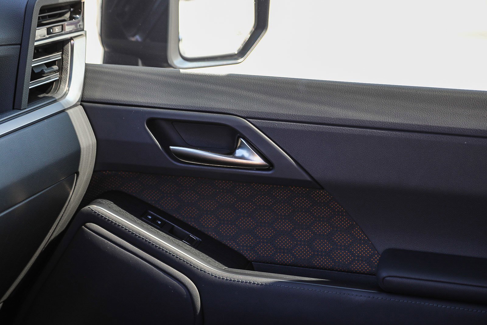 Used 2025 Lexus GX 550 w/ Accessory Package (Z1) image 21