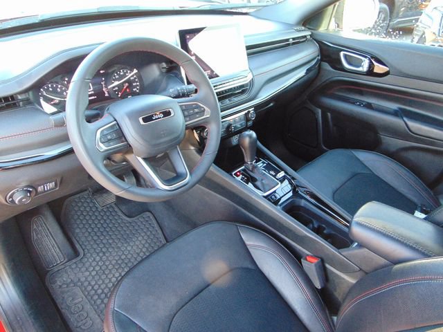 Used 2025 Jeep Compass Trailhawk AWD/4WD image 12