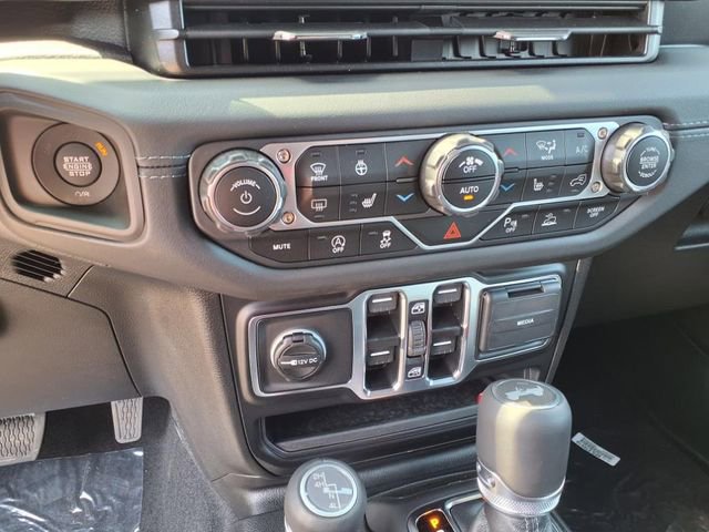 New 2025 Jeep Wrangler Unlimited Sahara AWD/4WD image 18