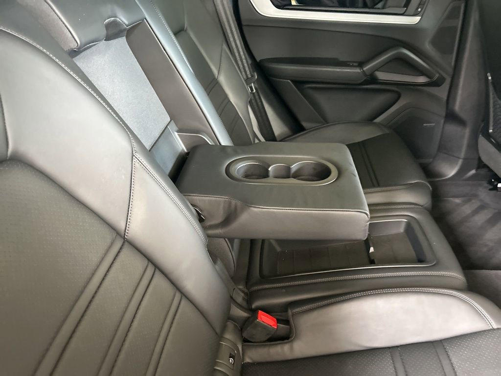 Used 2025 Porsche Cayenne S image 32