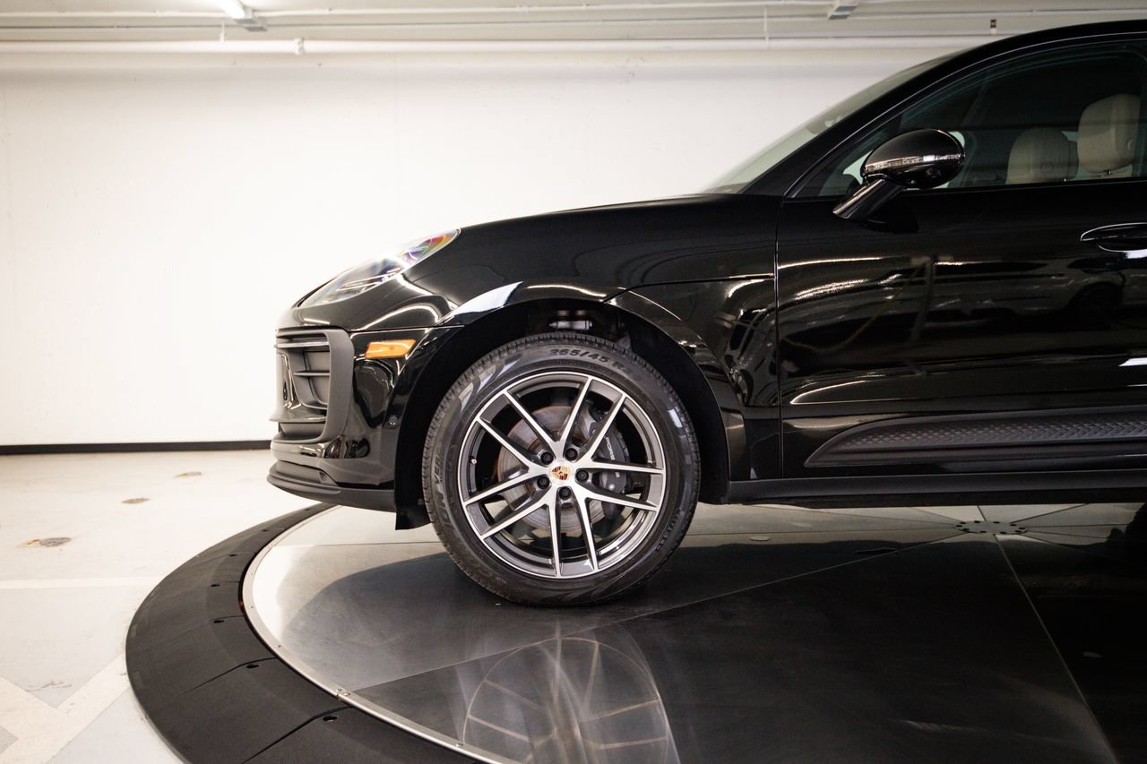 Certified 2023 Porsche Macan AWD/4WD image 11