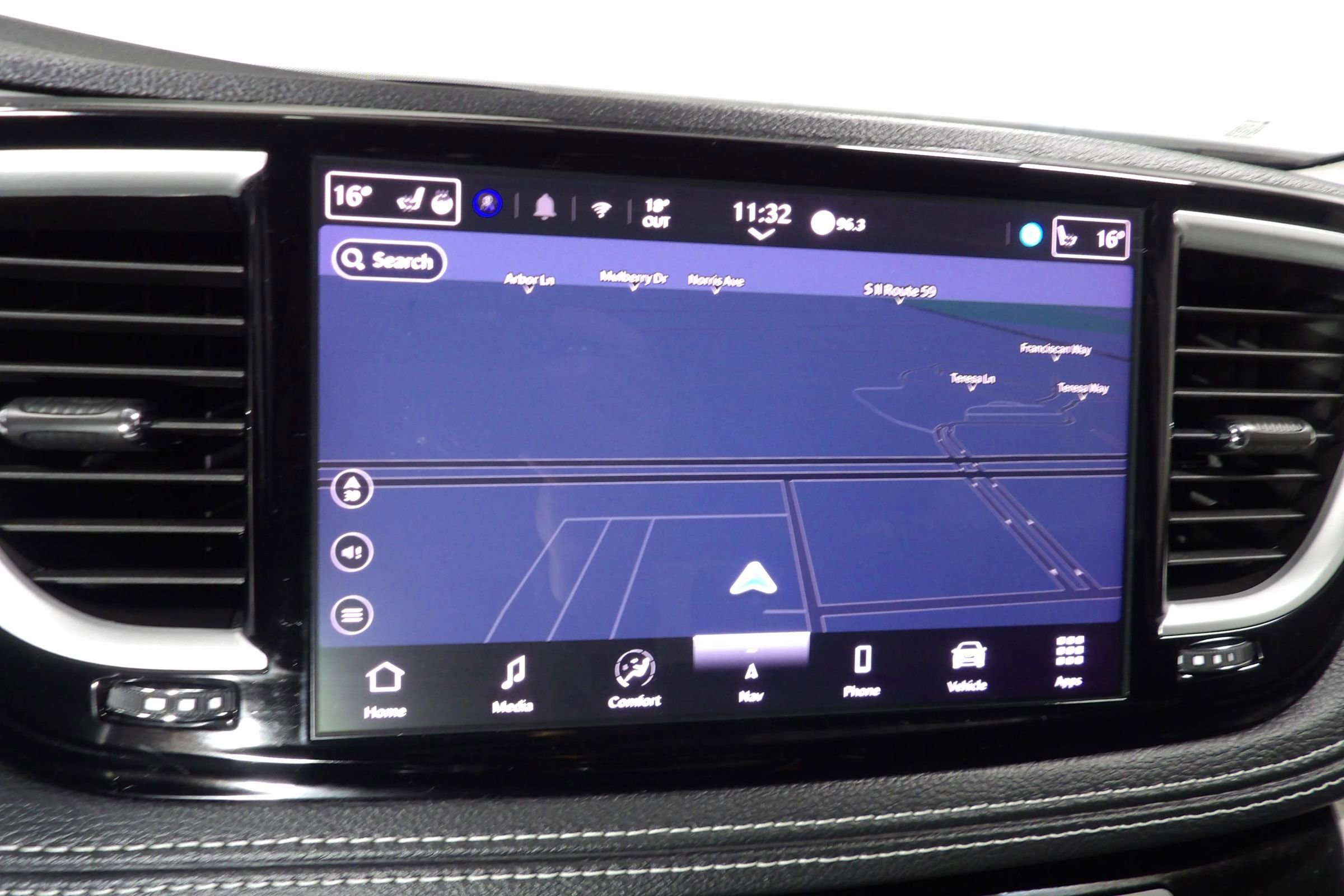 Used 2024 Chrysler Pacifica Limited image 25