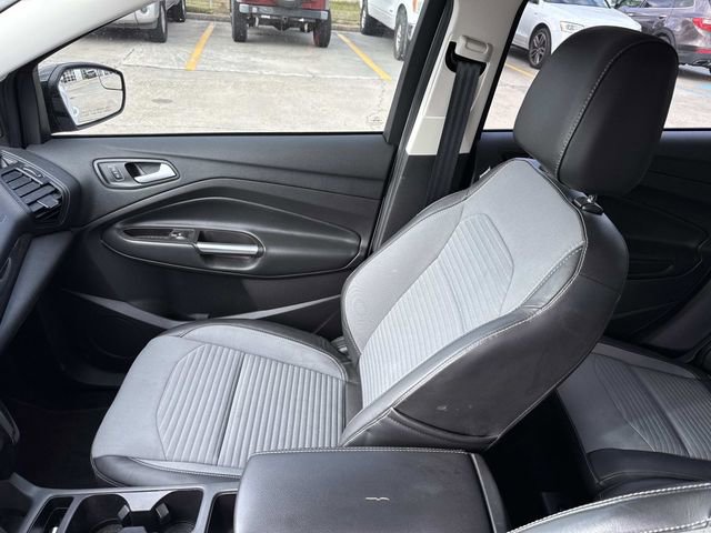 Used 2017 Ford Escape SE w/ SE Sport Appearance Package image 17