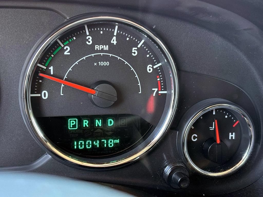 Used 2017 Jeep Wrangler Unlimited Sahara AWD/4WD image 32