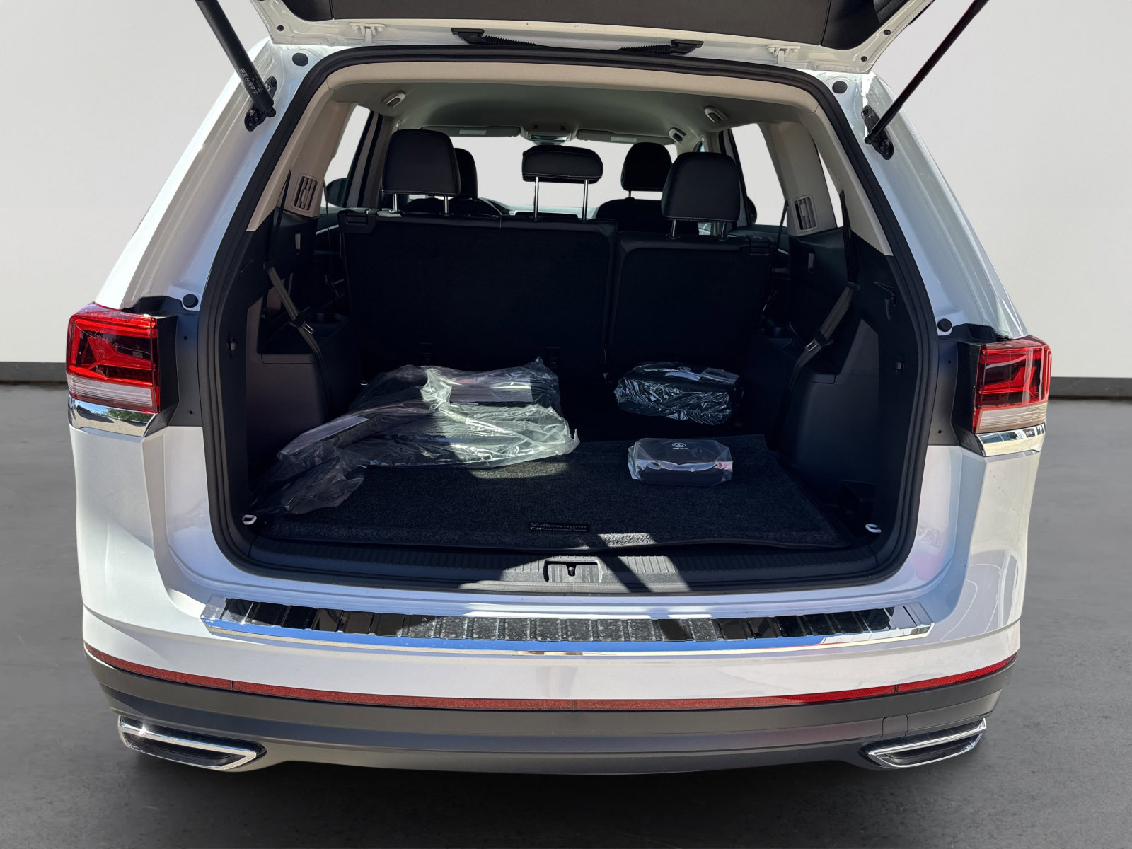 New 2026 Volkswagen Atlas SE image 7