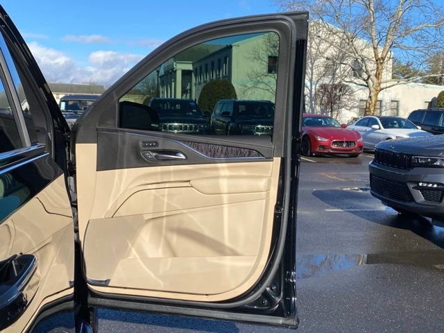 Used 2022 Cadillac Escalade Premium Luxury image 31