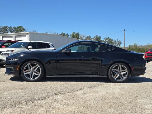 Used 2024 Ford Mustang Coupe RWD image 2