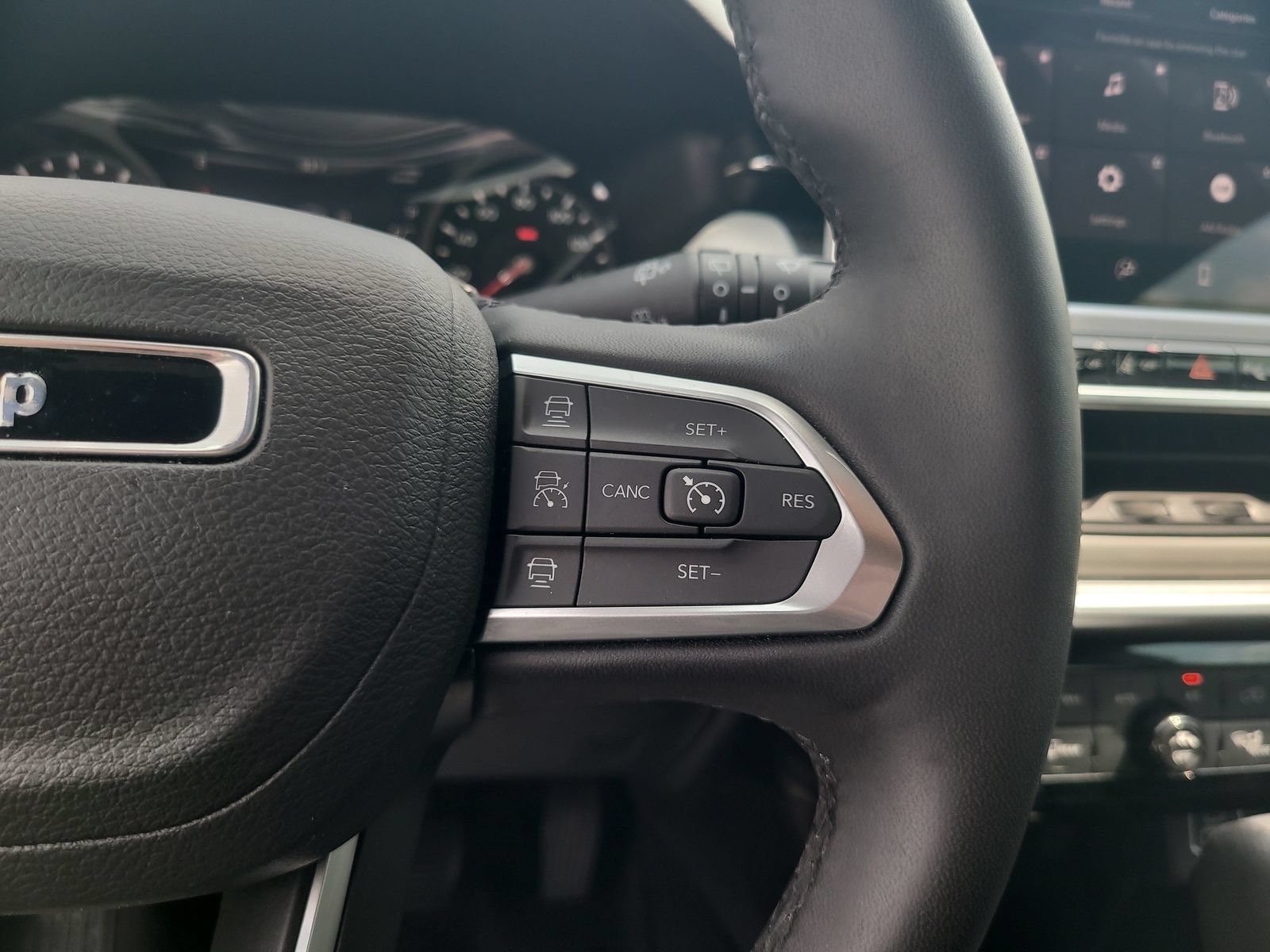 Used 2025 Jeep Compass Limited AWD/4WD image 15