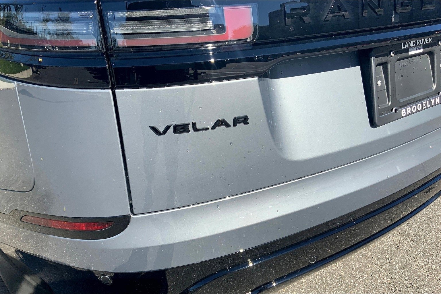 New 2026 Land Rover Range Rover Velar Dynamic SE image 15