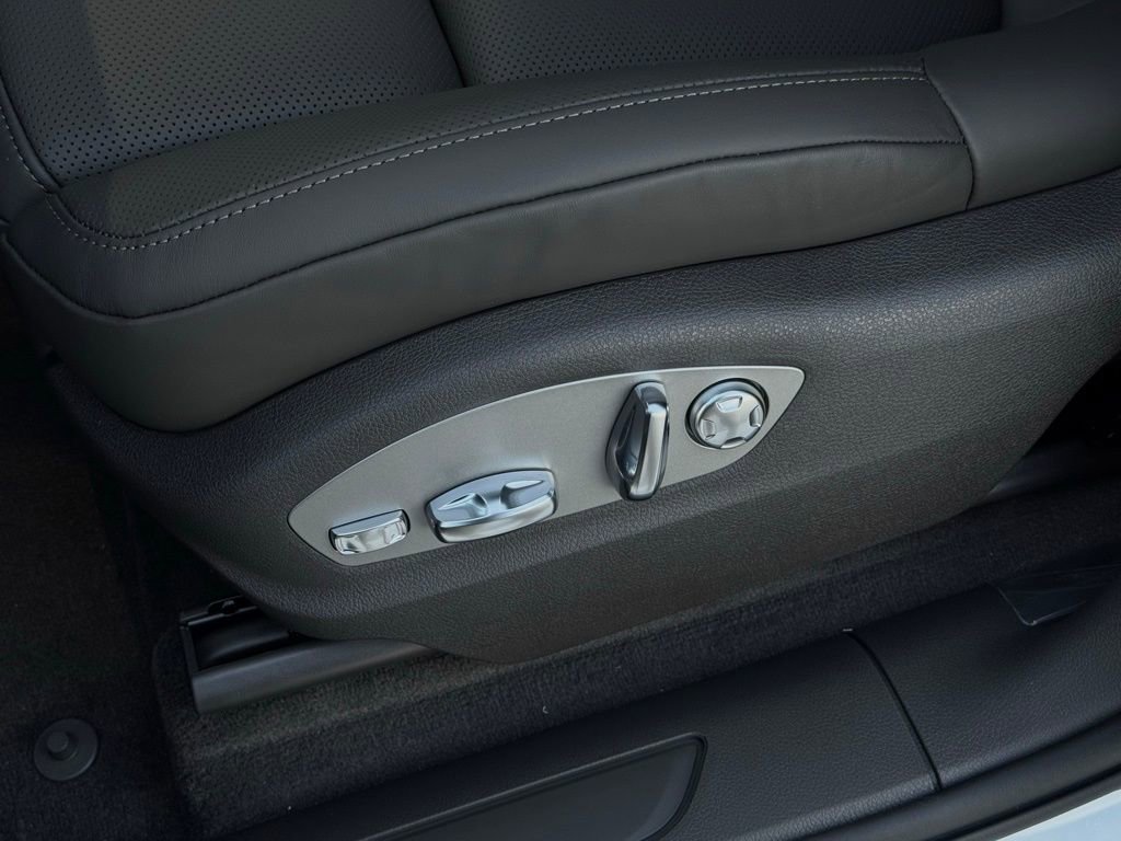 New 2026 Porsche Macan image 26