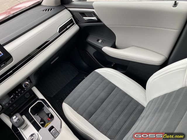 Used 2025 Mitsubishi Outlander SE image 17